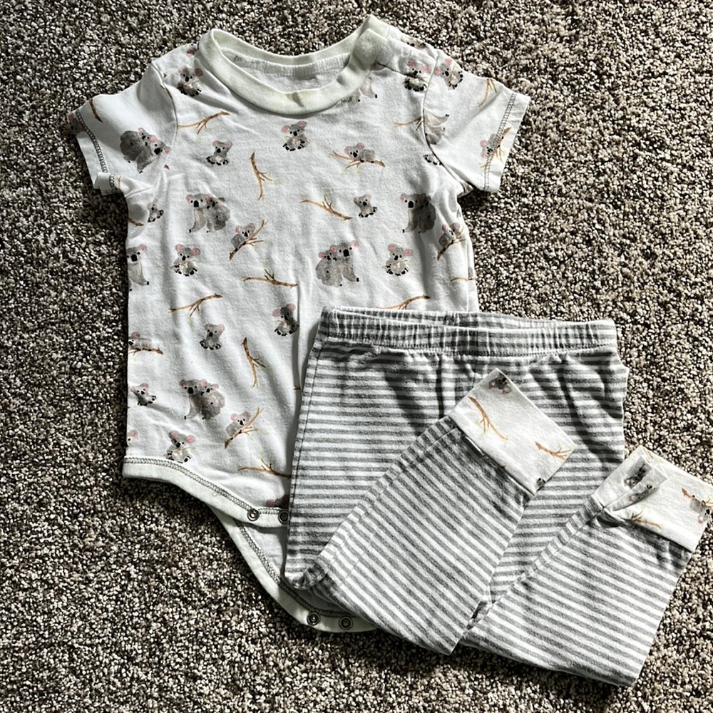 Burt’s Bees baby outfit
